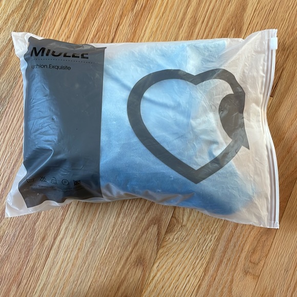 MIULEE Set of 2 Light Blue Soft Velvet-Texture Pillow Cases NIP - Picture 3 of 8